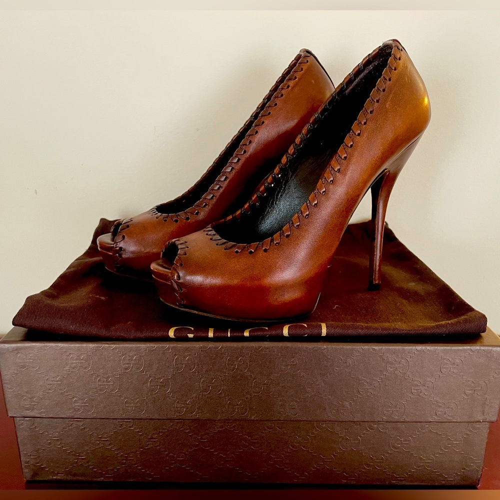 Gucci Brown Saddle Heels, Size 36.5
